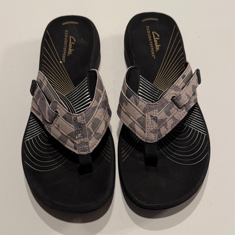 Clarks Women's Black and Cream Sandals